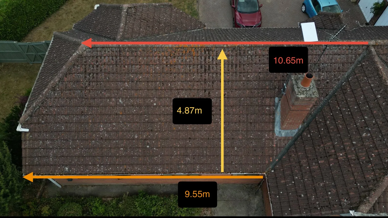 The same roof photograph annotated with measured ridge, eaves and slope dimensions